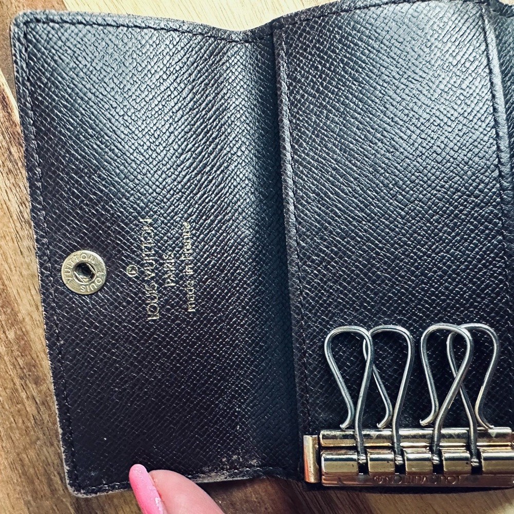 Damier Louis Vuitton Brown and Black Checkered Wallet - Picture 4 of 4